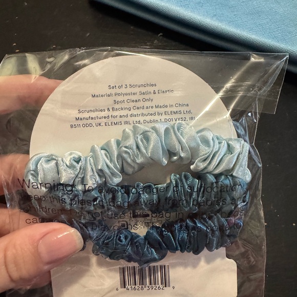 BRAND NEW Elemis Pro-Collagen Naked Cleansing Balm with Pouch and Hair Ties - Picture 4 of 4